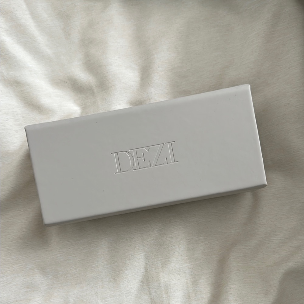 DEZI hard sunglass case and soft case